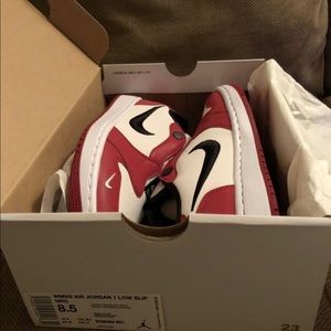 Women’s Air Jordan 1 Low Size 8.5 Slip on Shoes